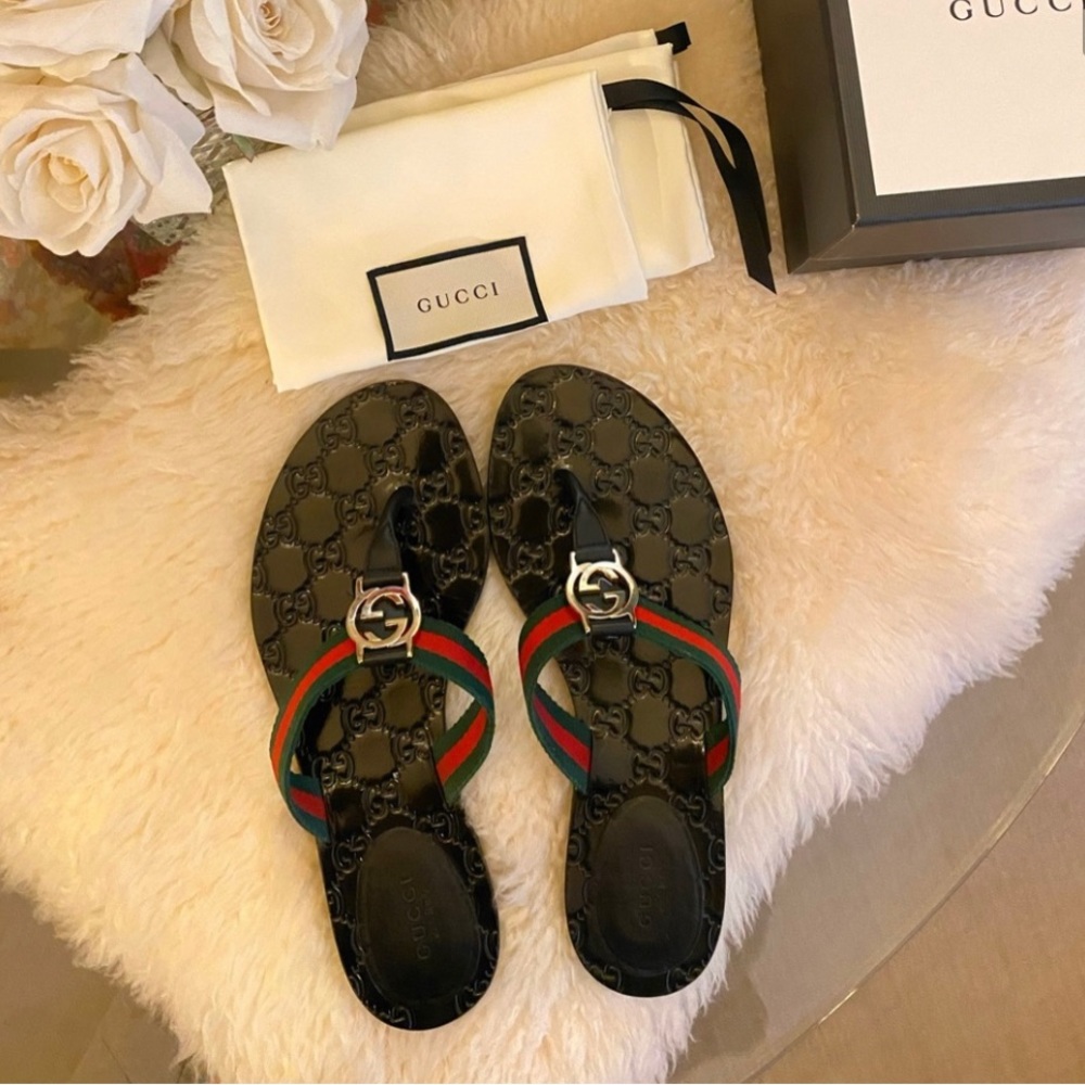 Gucci GG thong sandals. Good condition and very comfortable.